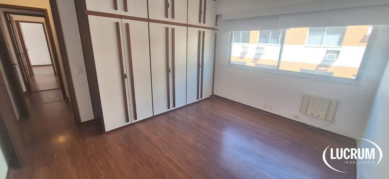 3-bedroom apartment with a walk-in closet — photo 9