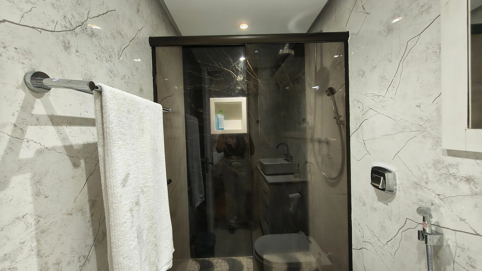 Washing machine in a 4-bedroom apartment, 205 m² — photo 40