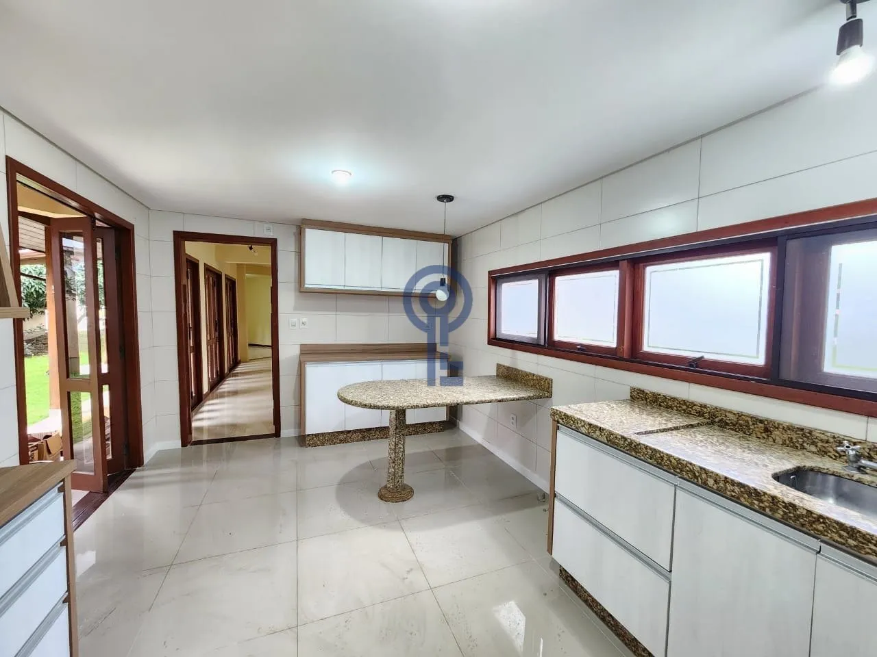 Condo house with 4 bedrooms and a private garden — photo 9
