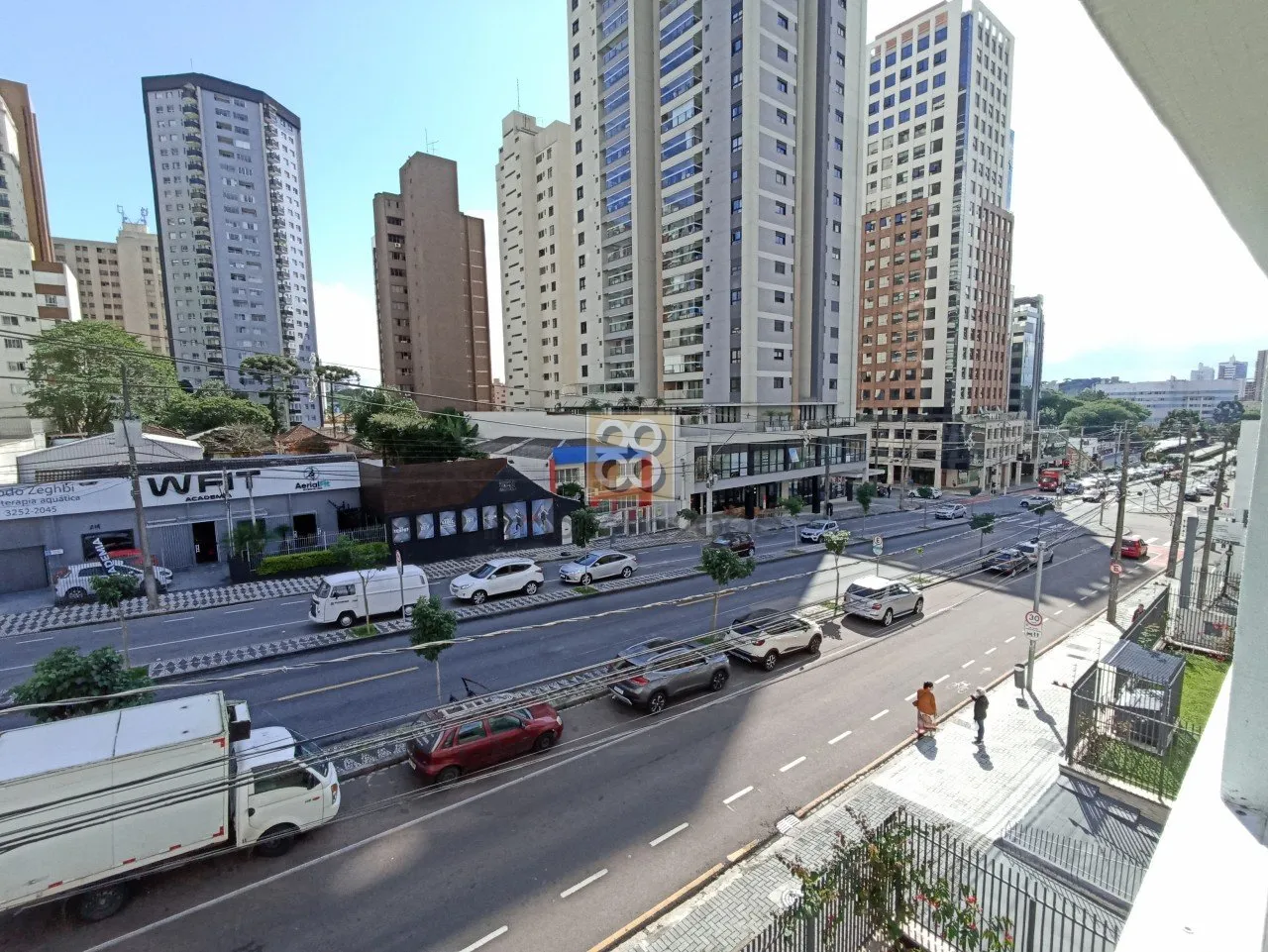 Apartamento, 77 m², com piso de madeira ou laminado