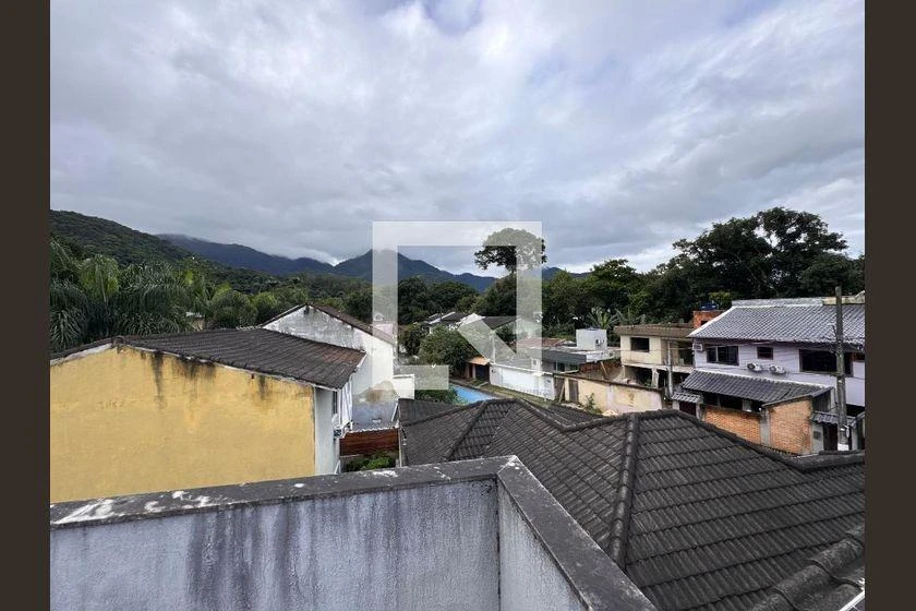 House with 3 en-suites and 3 parking spots, 270 m² — photo 40