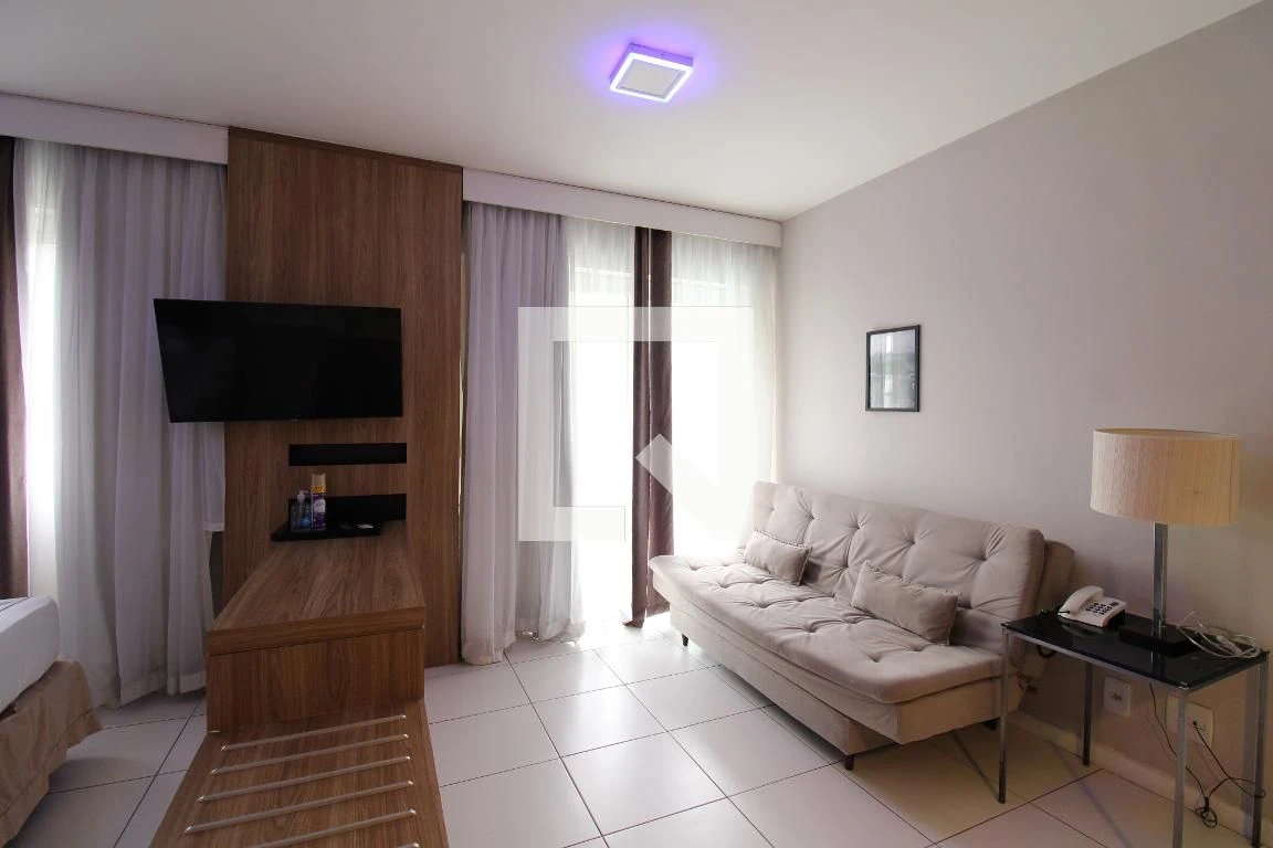 1-bedroom apartment with a glassed-in balcony — photo 42
