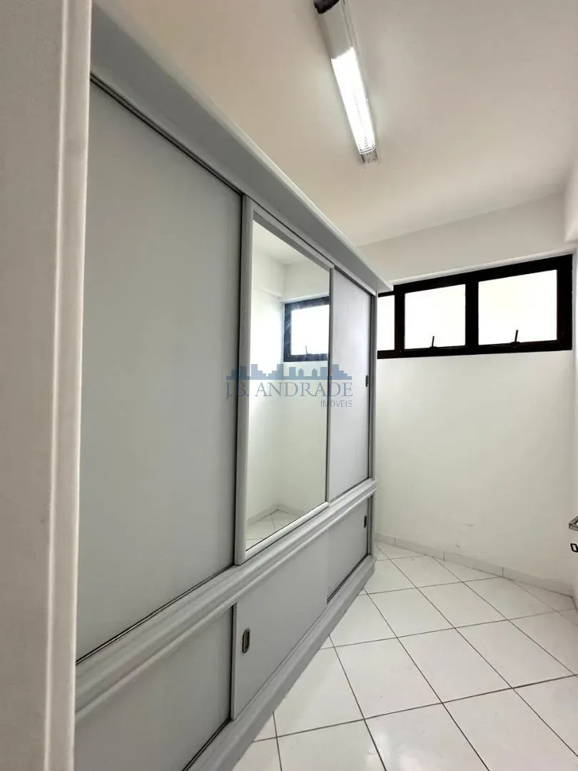 Glass-enclosed balcony in a 4-bedroom apartment, 197 m² — photo 29