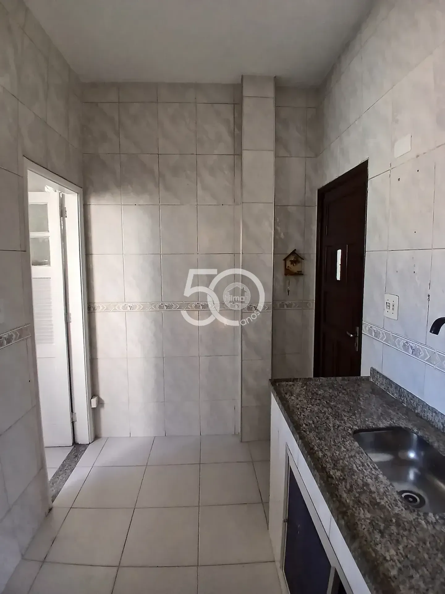 Apartamento de 2 dormitorios con balcón y cocina separada — photo 2