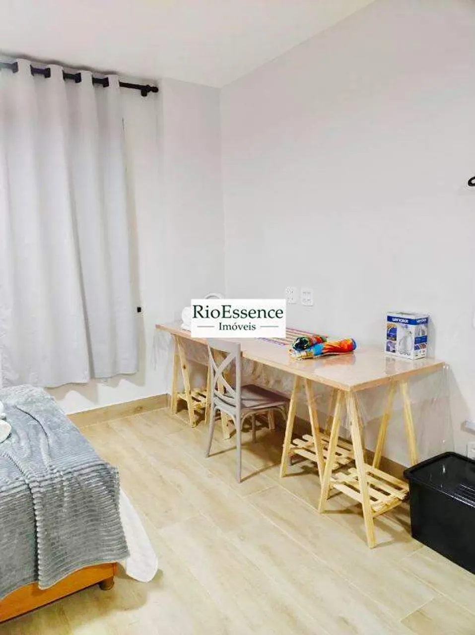 Furnished 1-bedroom apartment with open-plan kitchen — photo 11