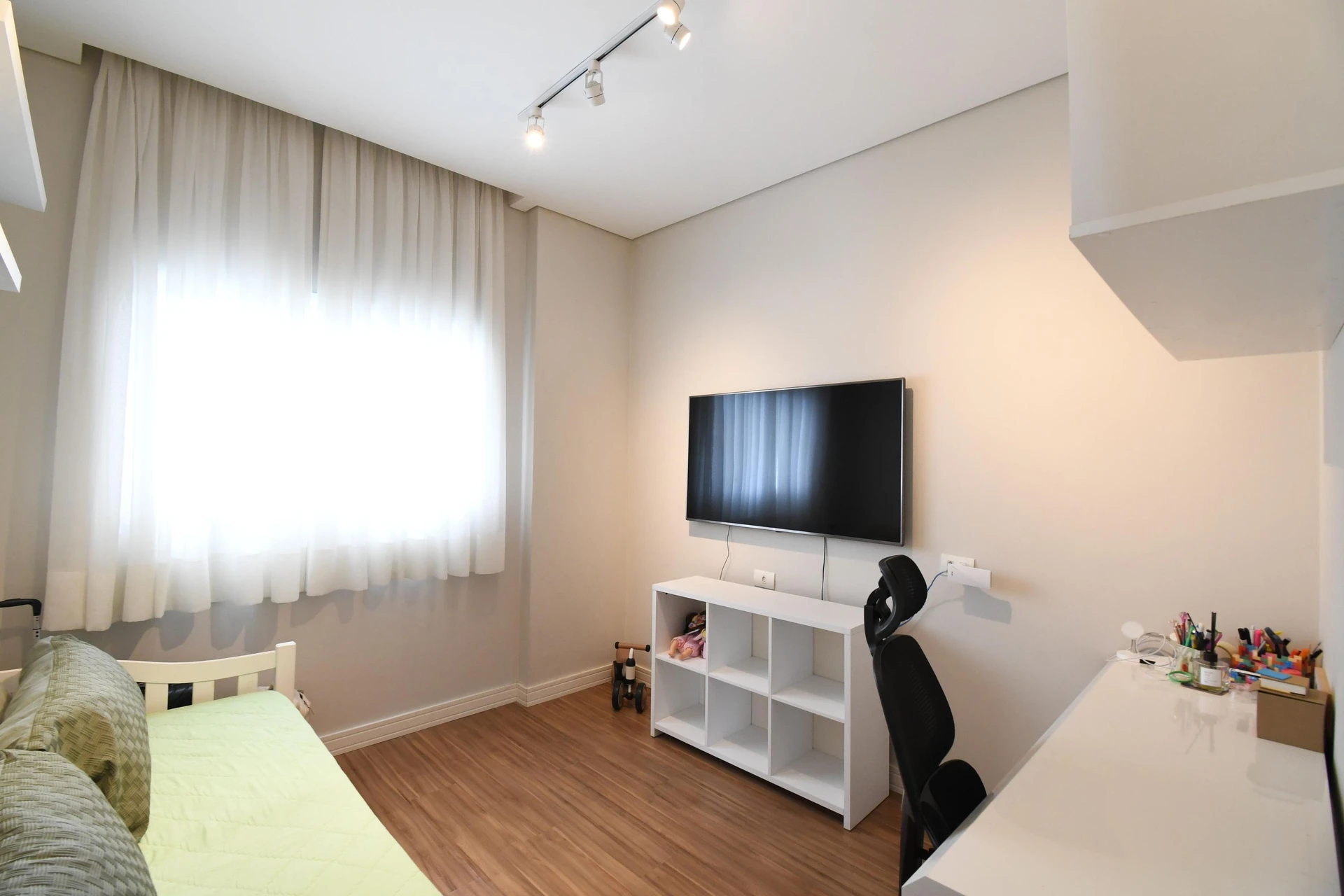 4-bedroom apartment with a dishwasher in Curitiba — photo 17