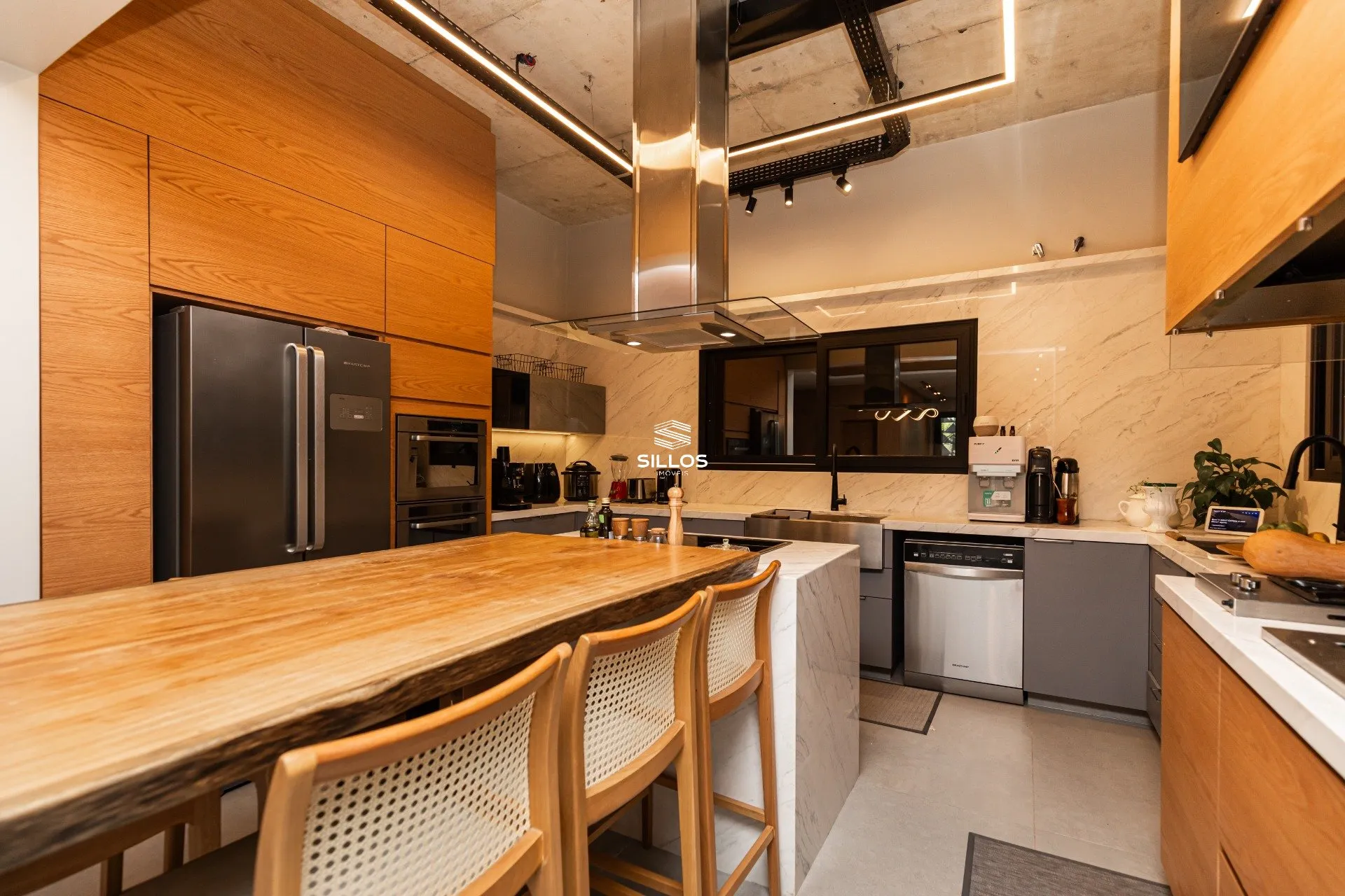 Condominium house with 5 bedrooms and 4 en-suites with balcony — photo 8