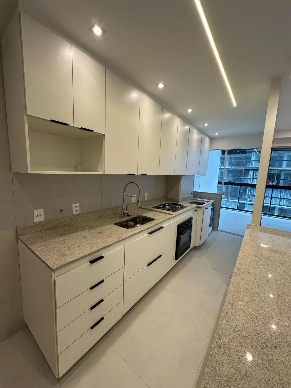 Floor-to-ceiling windows in a 2-bedroom apartment, 84 m² — photo 29