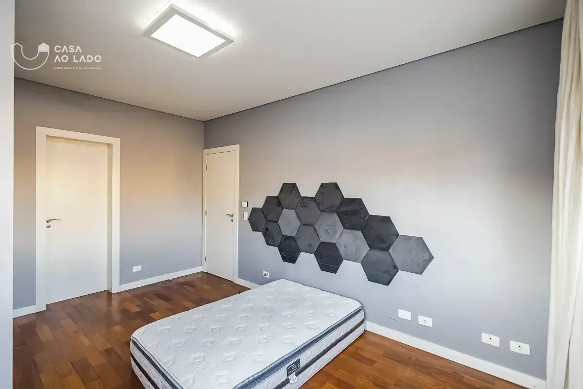 House with 629 m², 4 bedrooms and a balcony — photo 34