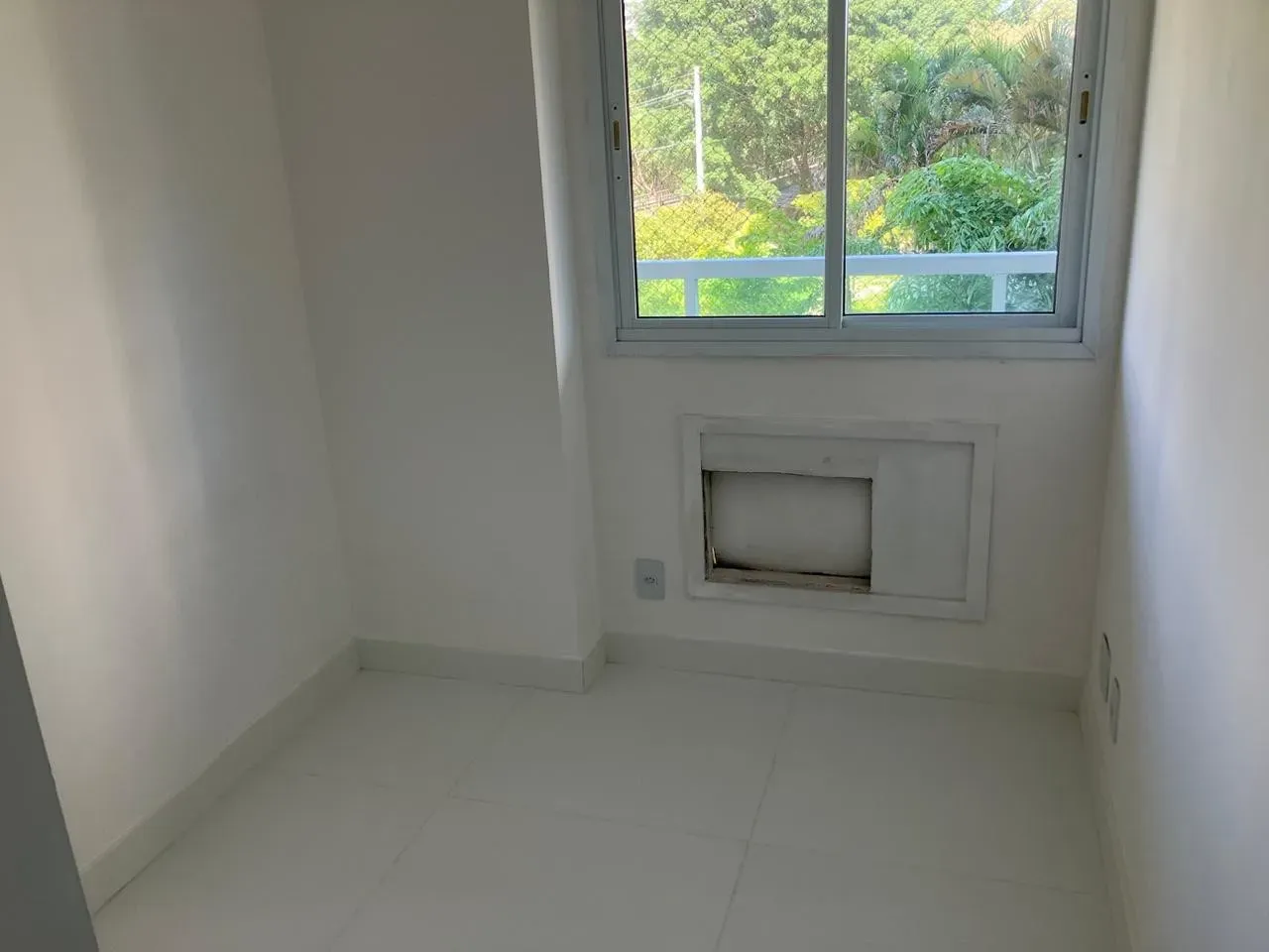 Apartamento com 2 quartos e cozinha separada com fogão — photo 22