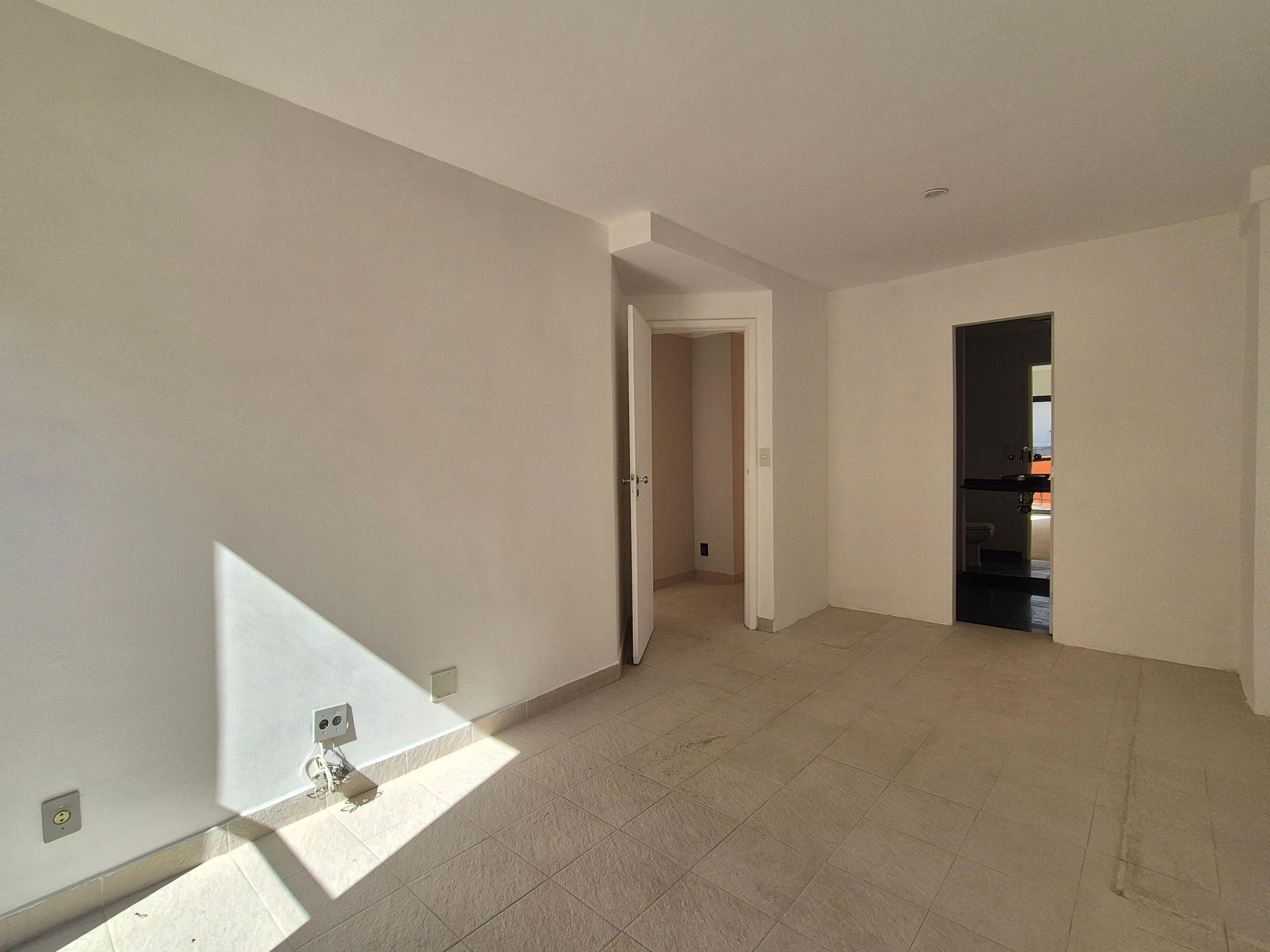 Rental apartment with 2 bedrooms and a balcony — photo 31