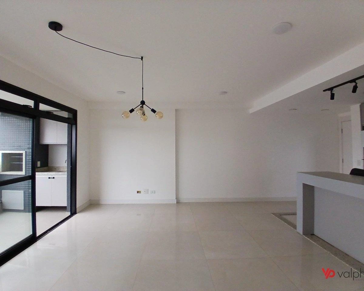 2-bedroom apartment in a building with a gym — photo 14