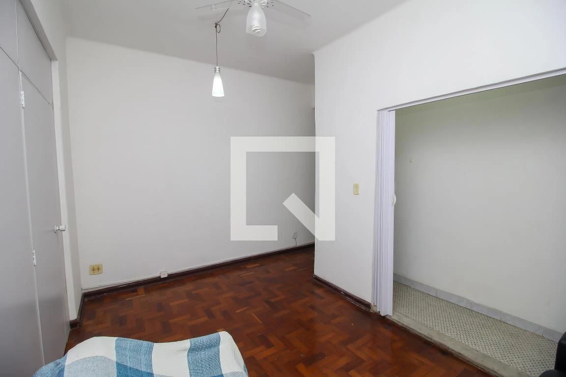 Studio com piso de madeira ou laminado, Saúde — photo 8