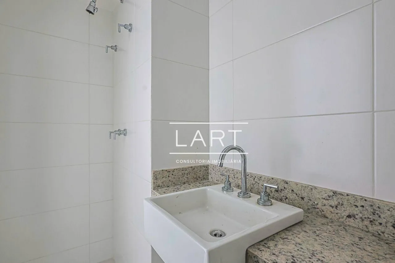 Top-floor apartment with 3 bedrooms and 2 bathrooms — photo 17