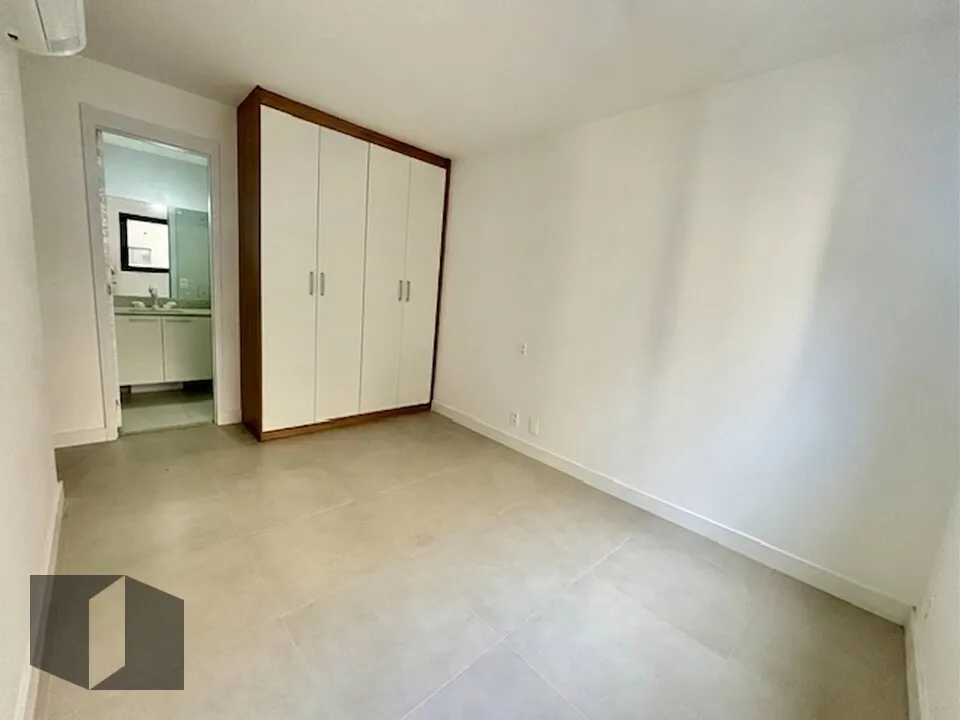 3-bedroom apartment with balcony and city view — photo 3