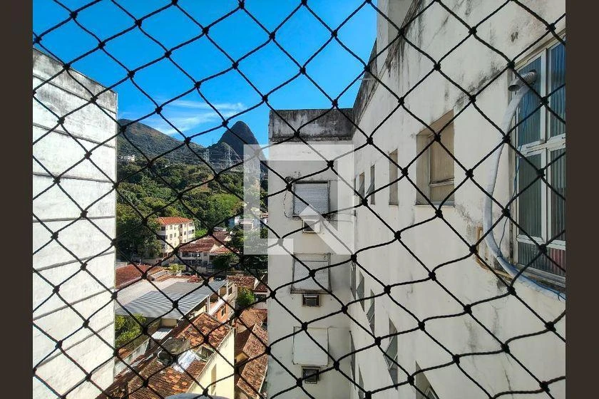Glass-enclosed balcony in a 3-bedroom apartment, 107 m² — photo 27