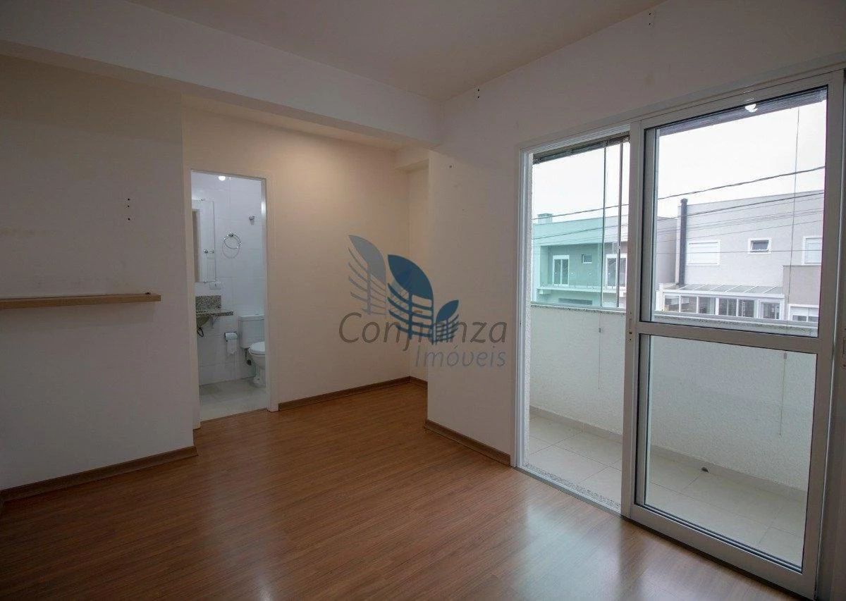 3-bedroom house with a glass-enclosed balcony in Curitiba — photo 13