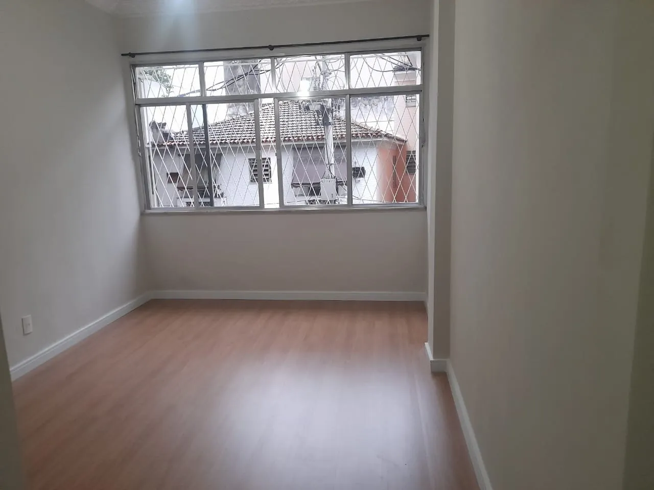2-bedroom, 2-bath apartment with 1 parking space — photo 3