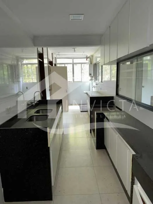 Residential apartment with 3 bedrooms and enclosed balcony — photo 21