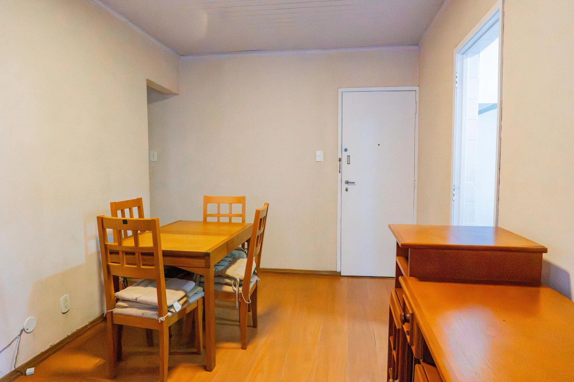 3-bedroom apartment with wood or laminate floors — photo 17