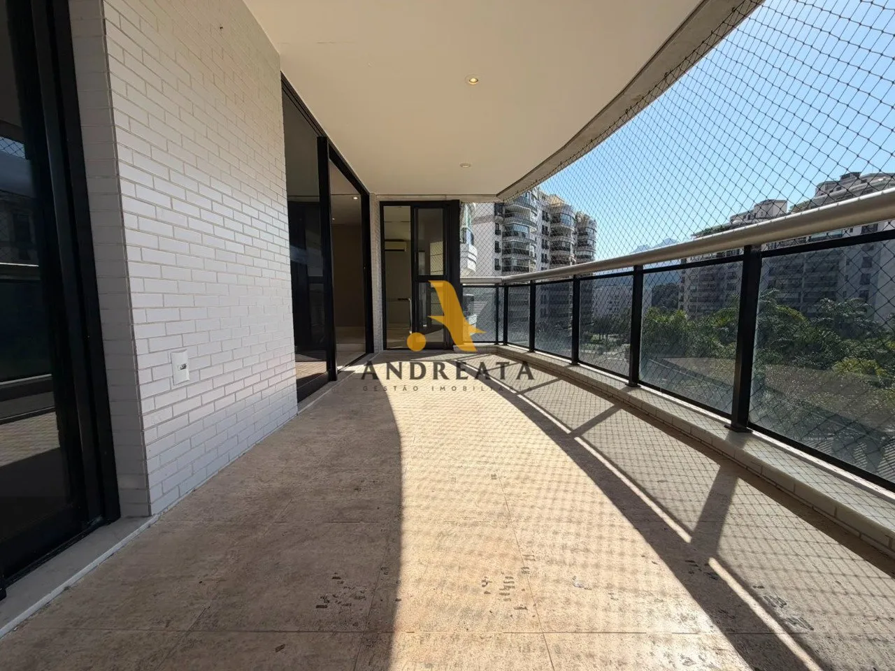 Unfurnished 4-bedroom apartment with 4 bathrooms — photo 3