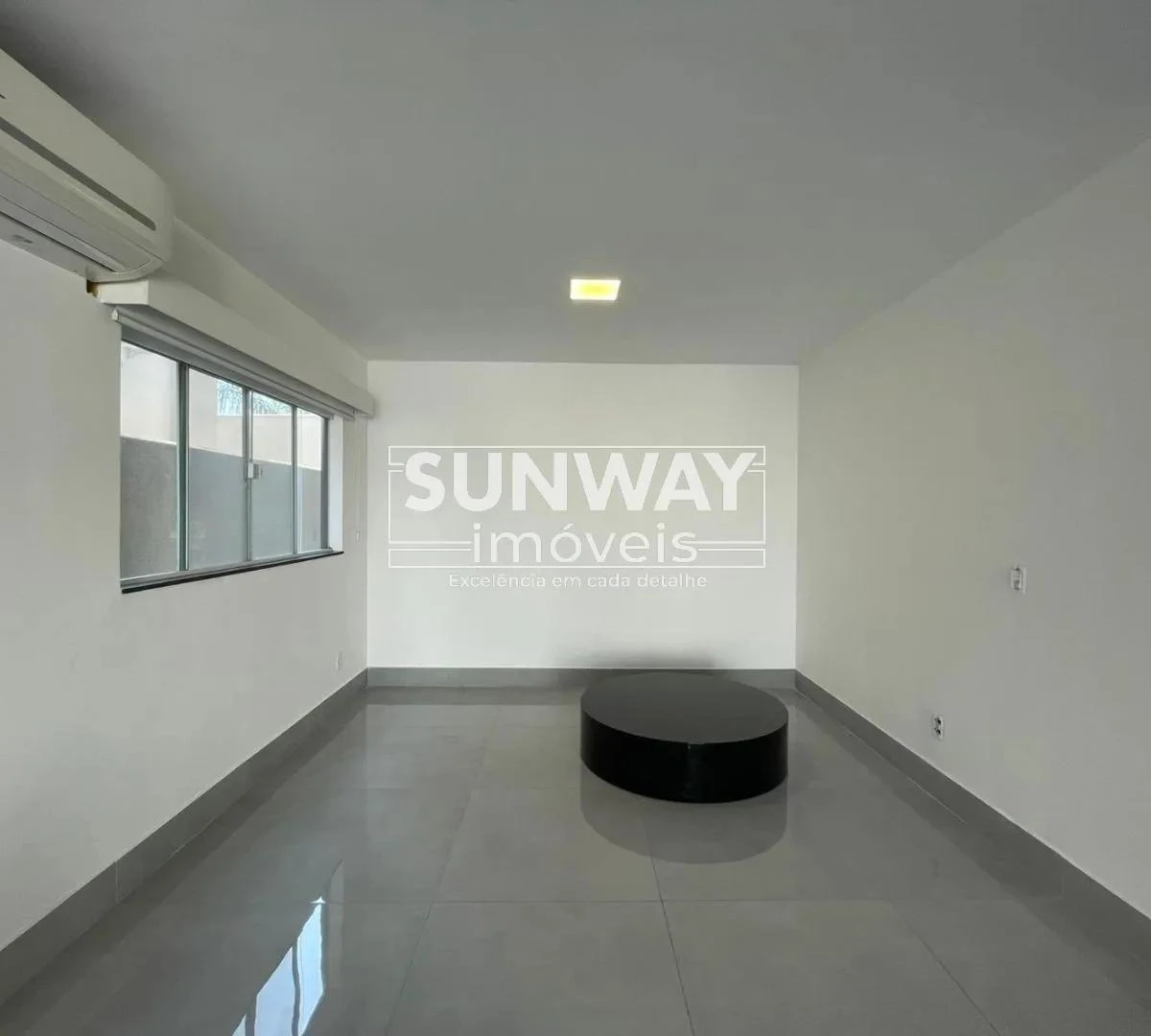 Casa, 380 m², com janelas do piso ao teto — photo 17