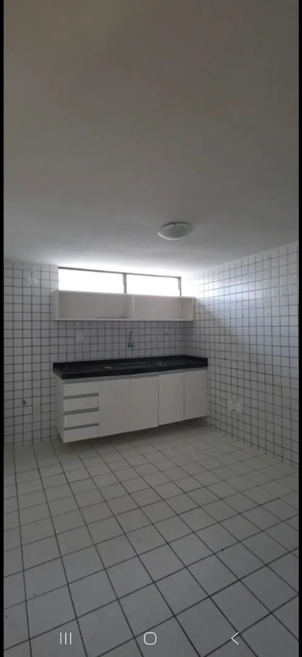 Apartamento com 3 quartos e varanda