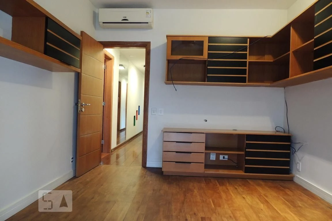 Apartamento de 4 quartos com janelas do piso ao teto — photo 71