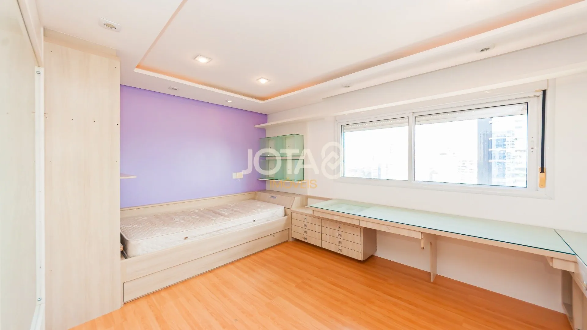 3 en-suite bedroom apartment with balcony and 267 m² — photo 22