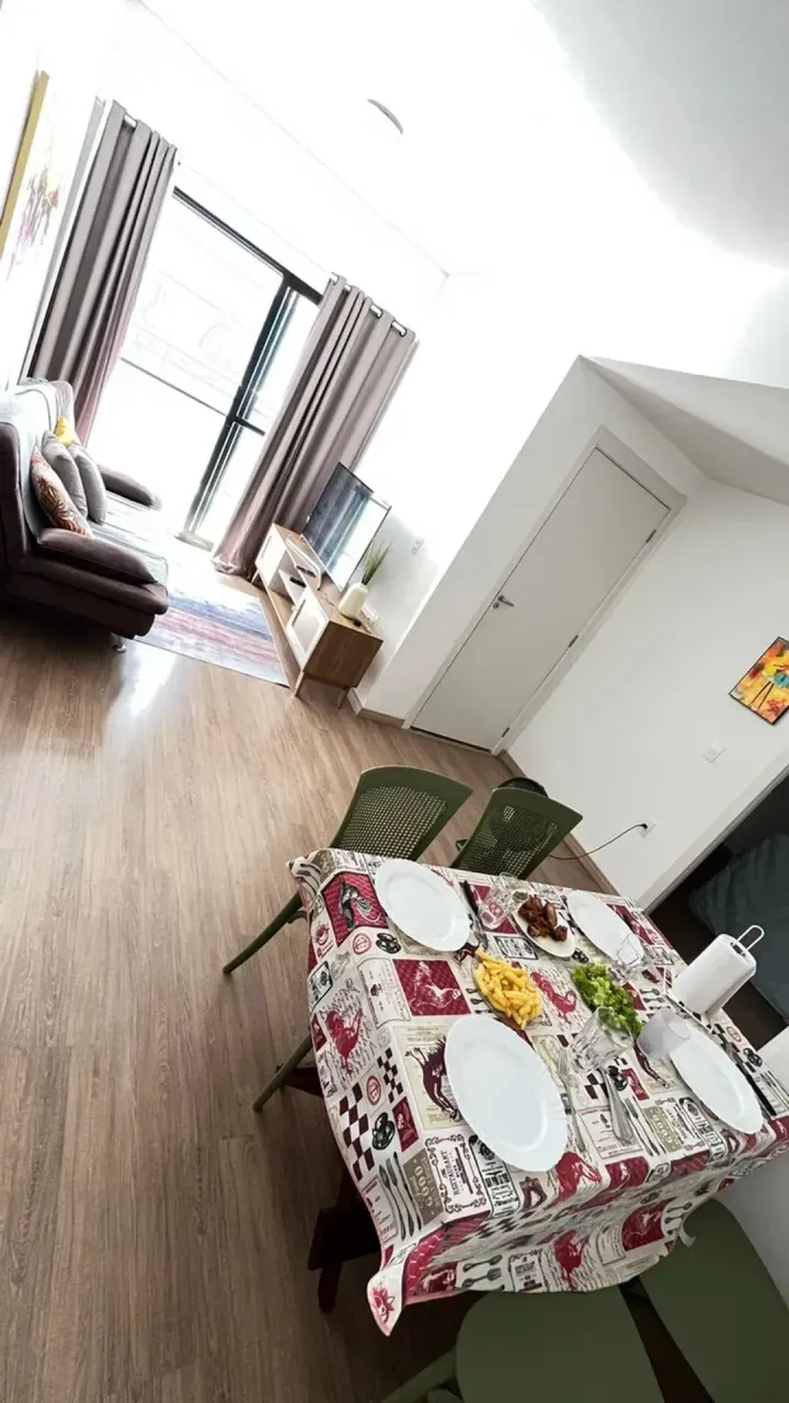 2-bedroom apartment with a glass shower