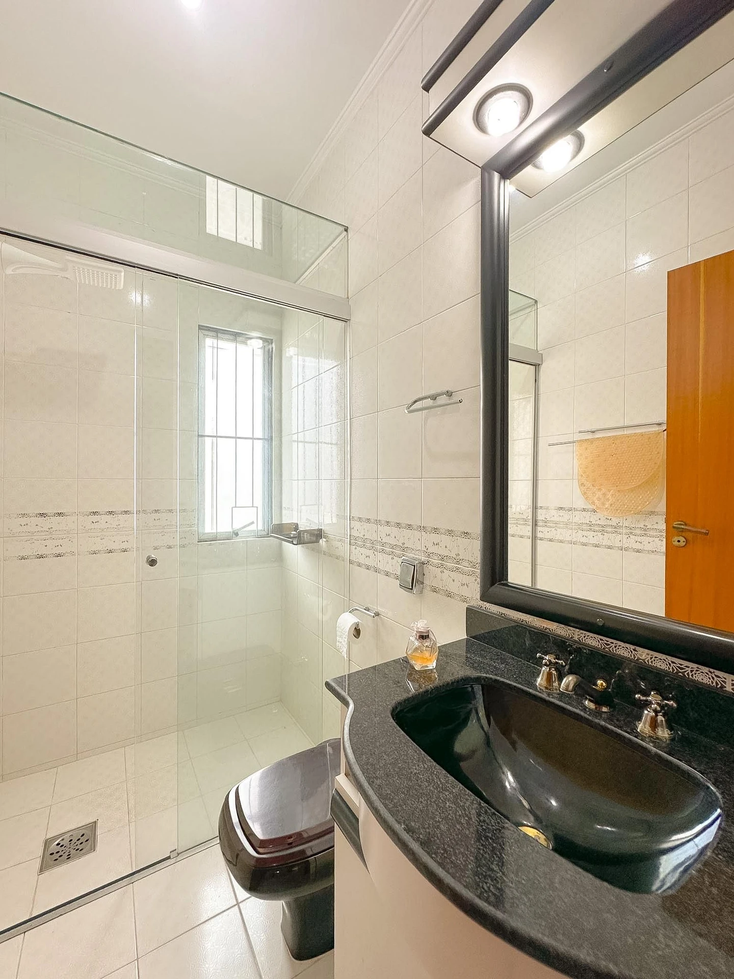 Furnished house, 250 m², with a bathtub — photo 64