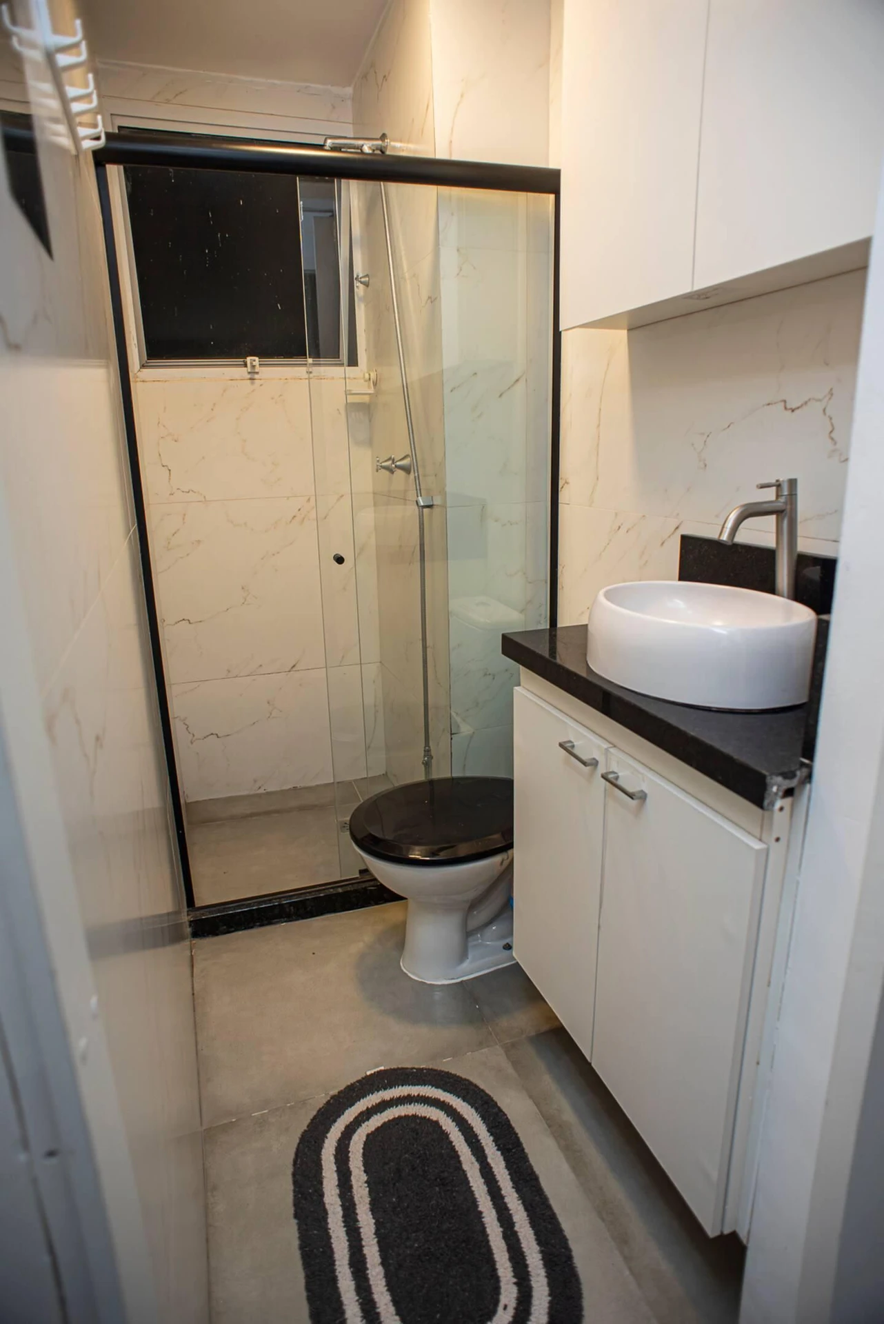 Furnished apartment with a closed kitchen and stove — photo 5