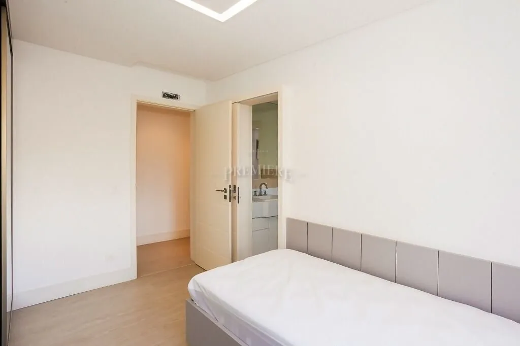 Furnished apartment, 135 m², with a bathtub — photo 30