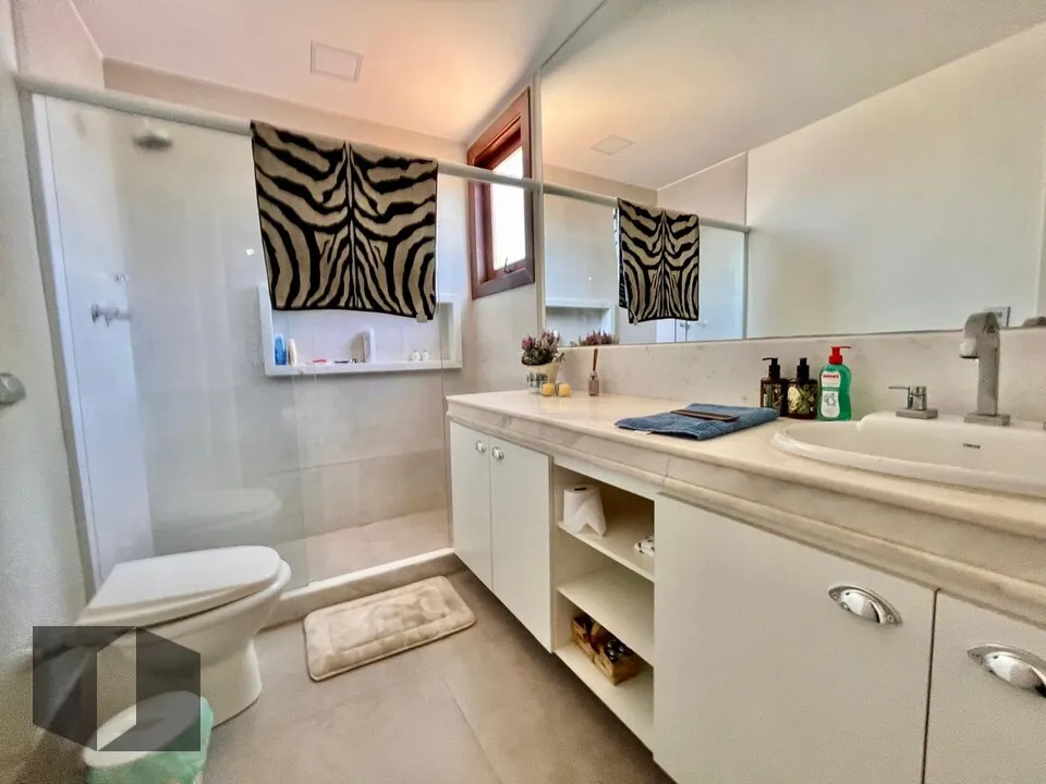 Furnished house with 5 bedrooms and 5 bathrooms — photo 42