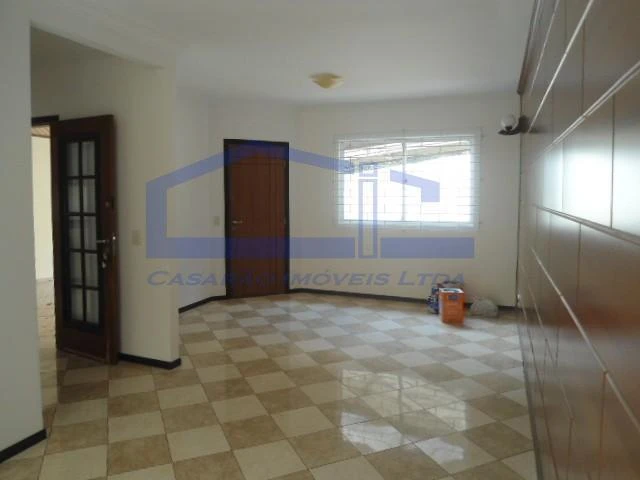 Balcony with a grill in a 3-bedroom apartment, 160 m² — photo 14