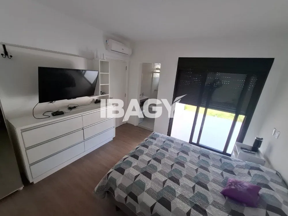 Furnished house with 4 en-suites and 220 m², no parking — photo 22