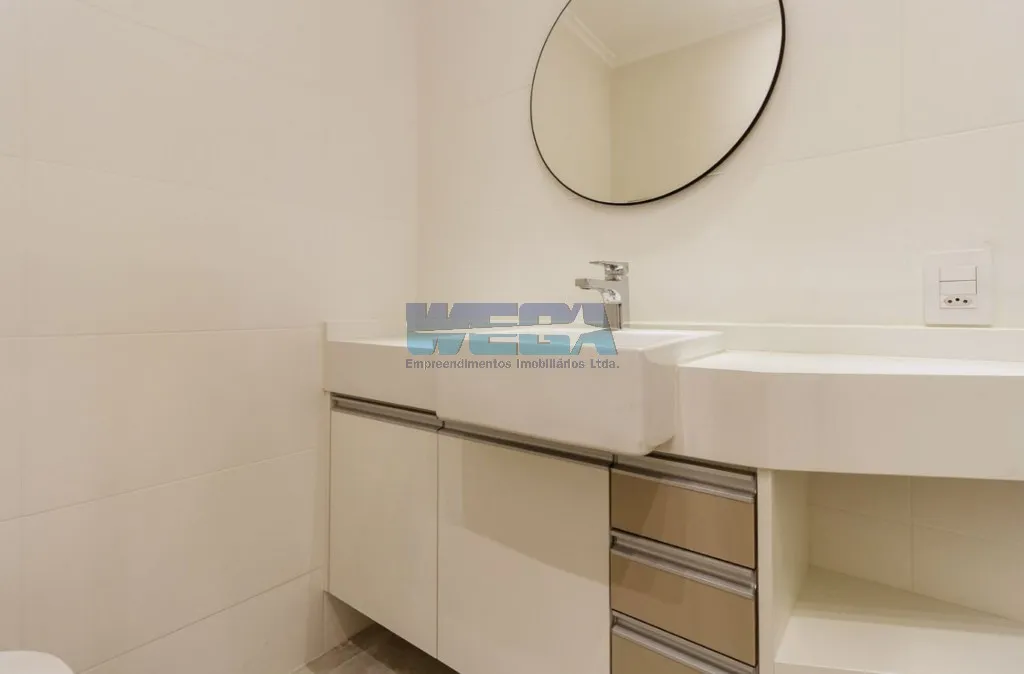 3-bedroom apartment with a walk-in closet — photo 31