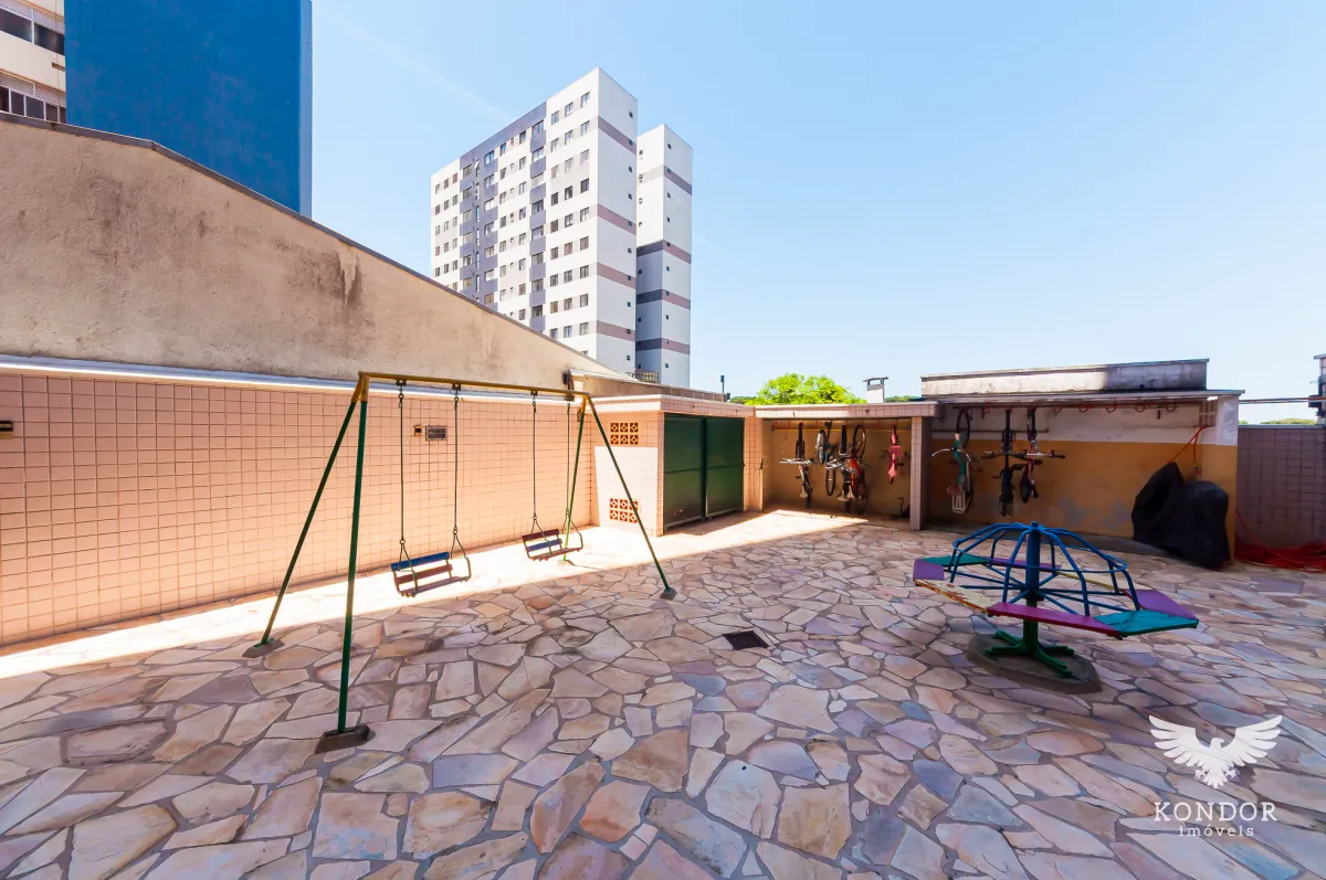 3-bedroom apartment with a balcony and 136 m² — photo 40