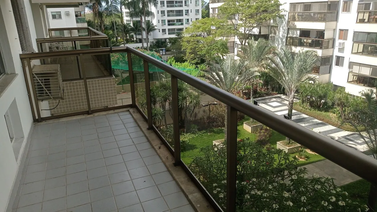 Glass-enclosed balcony in a 2-bedroom apartment, 78 m² — photo 5