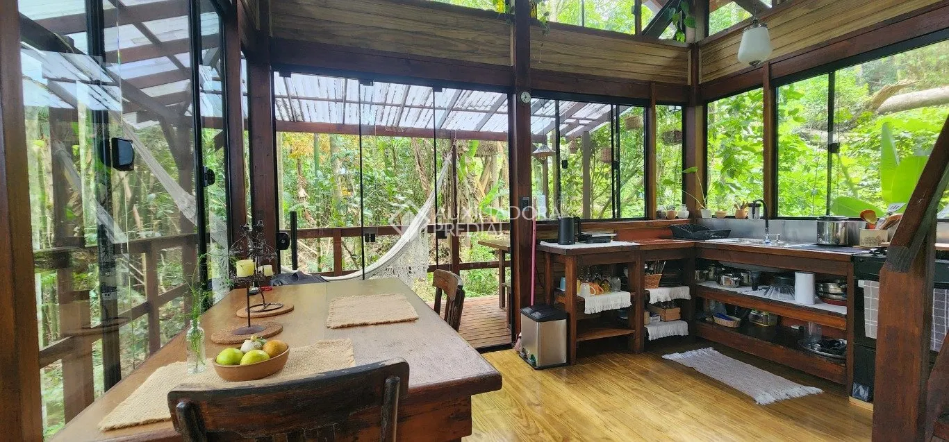 Furnished house with a balcony, 6 bedrooms and 3 baths — photo 14