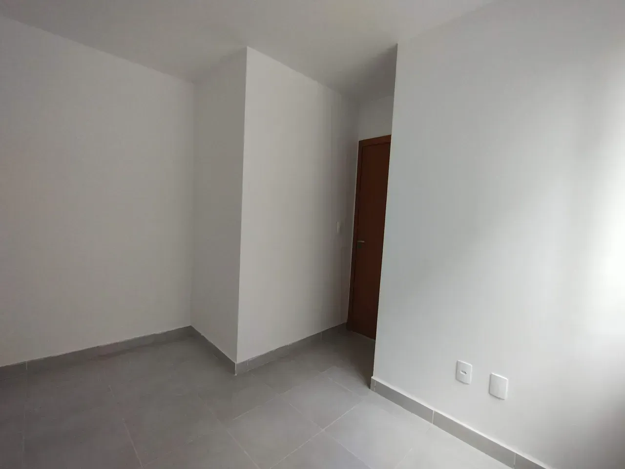 2-bedroom apartment in a building with a gym — photo 7