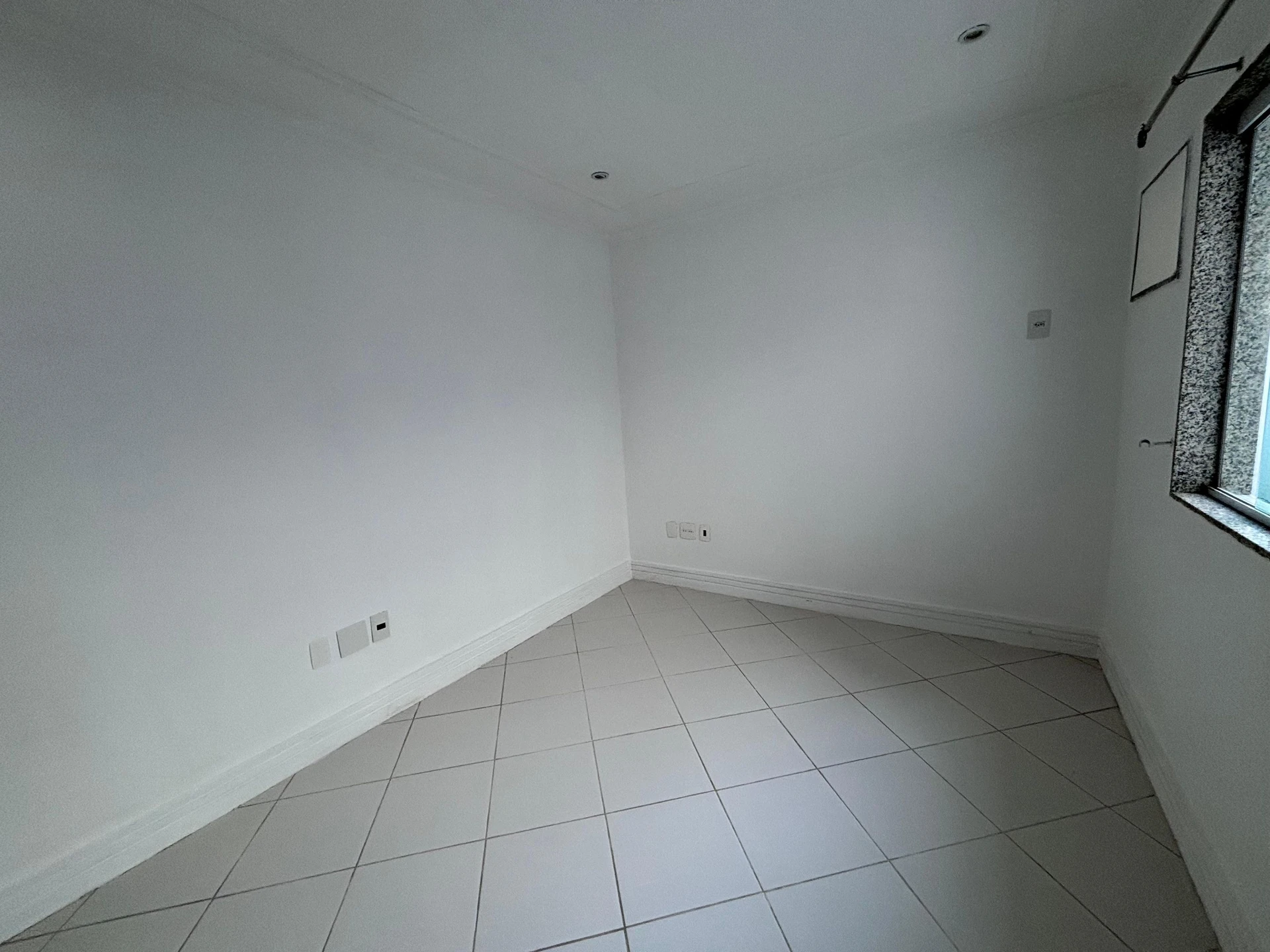 Condo house with 6 bedrooms and a balcony grill — photo 32
