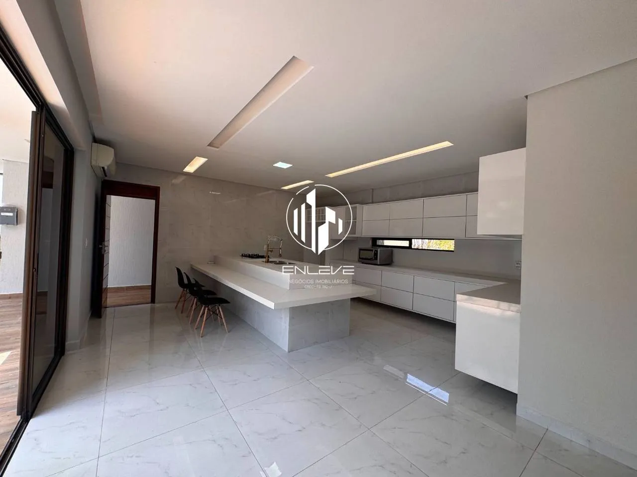 Casa com 4 suítes, 5 banheiros e 600 m² — photo 5