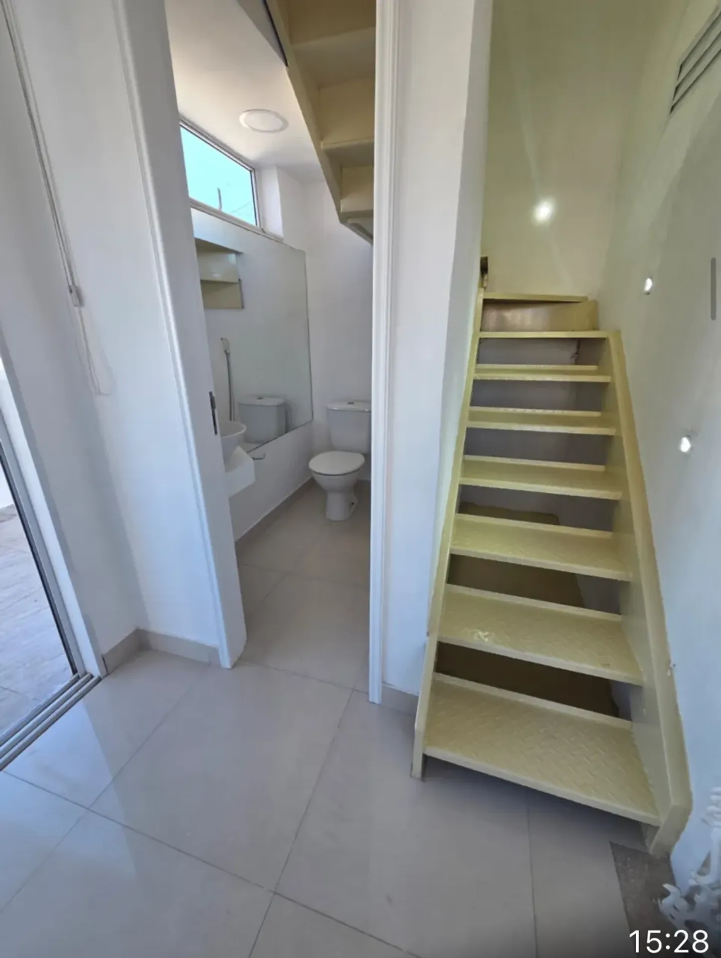 Unfurnished 3-bedroom apartment with terrace views — photo 31