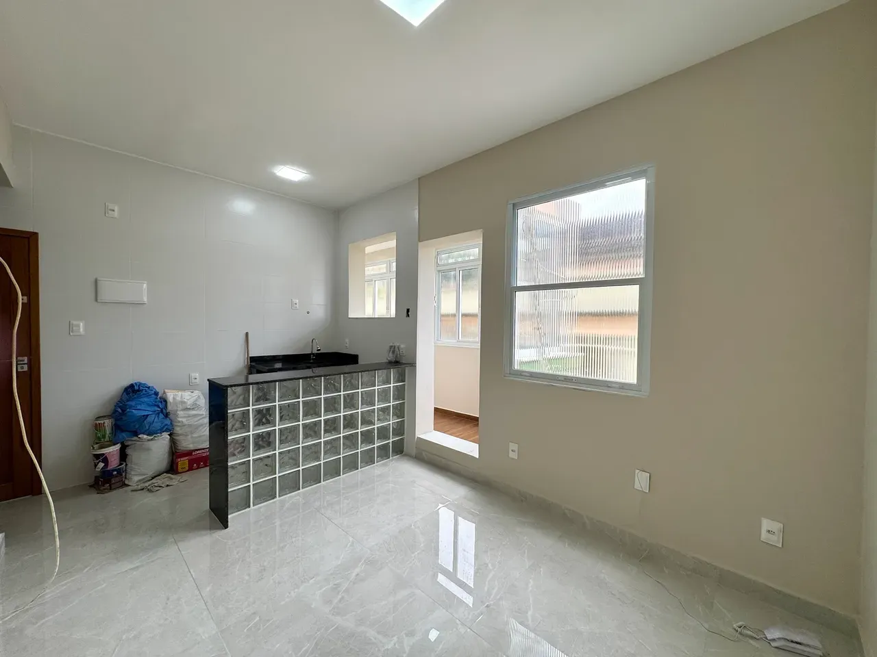 Glass-enclosed balcony in a one-bedroom apartment, 39 m² — photo 2