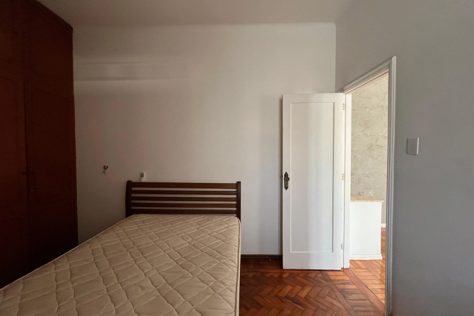 3-bedroom apartment with a walk-in closet — photo 34