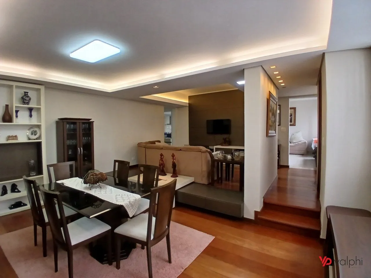 4-bedroom apartment with a walk-in closet in Curitiba — photo 9