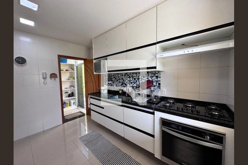 Furnished 367 m² apartment with 4 bedrooms and 3 parking — photo 15