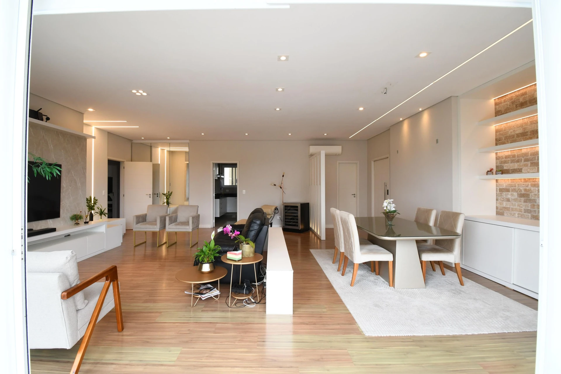 4-bedroom apartment with a dishwasher in Curitiba — photo 9
