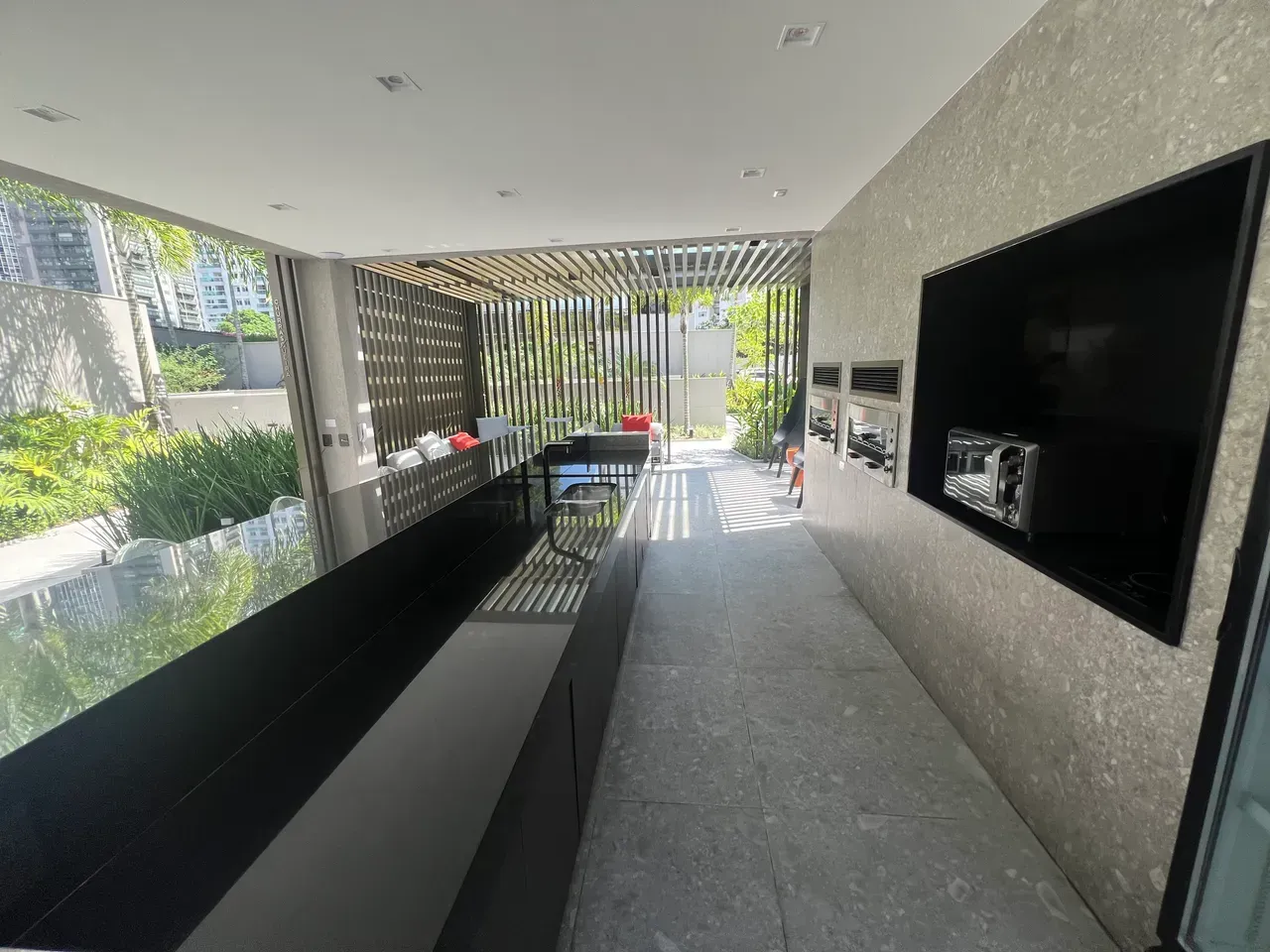 Furnished 2-bedroom apartment with open-plan gas kitchen — photo 20
